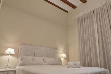هتل Catalina Suites