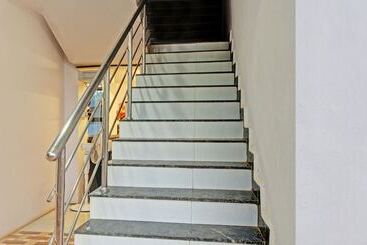 Itsy Hotels La Prince Residency
