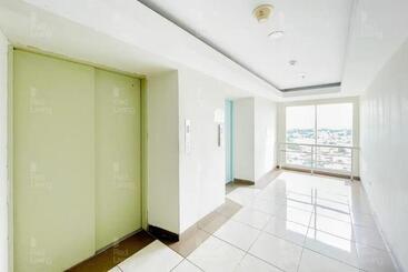 هتل Redliving Apartemen Green Lake View Ciputat   Pelangi Rooms 1 Tower E