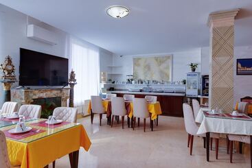 هتل Royal Paris Ivry