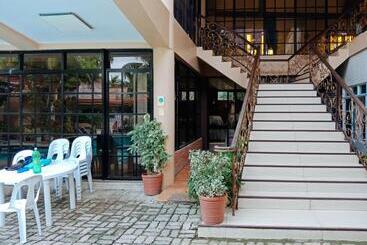 هتل Villa Asuncion Country Inn And Resort Iloilo By Reddoorz