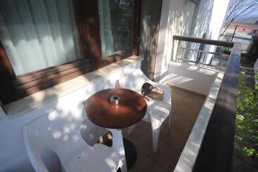 پانسیون Guest House Yanita