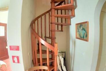 Sintra V4 House With Garden In Colares