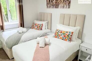 Contractors 2 Bed Apartment In Stevenage Sg1 Hertfordshire By White Orchid Property Relocation Leisu