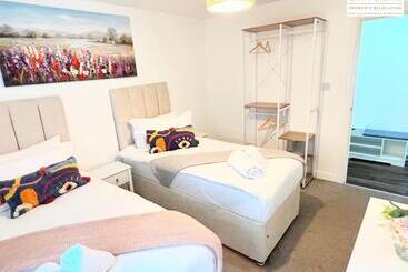 Contractors 2 Bed Apartment In Stevenage Sg1 Hertfordshire By White Orchid Property Relocation Leisu