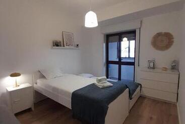 Amália Rodrigues  Apartamento Com 3 Quartos Em Pleno Coração De ílhavo