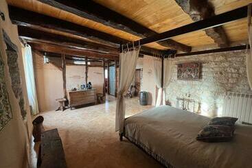 تختخواب و صبحانه Le Relais Des Chevaliers Suite Des Seigneurs