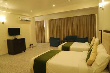هتل Gautam S And Resort