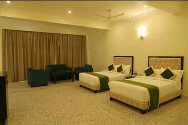 هتل Gautam S And Resort