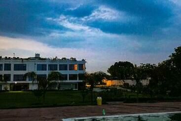 酒店 Gautam S And Resort