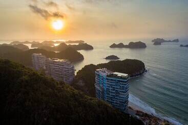 هتل Flamingo Premium Lan Ha Bay Resort