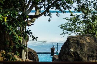 هتل Oruwa Boutique Villas