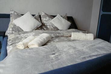 آپارتمانهای توریستها Guest House Lona