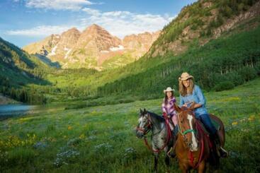 هتل Luxury 1 Bedroom Downtown Aspen Vacation Rental With Access To A Heated Pool, Hot Tubs, Game Room An
