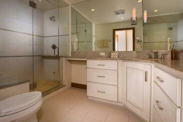 هتل Luxury 2 Bedroom Downtown Aspen Vacation Rental With Access To A Heated Pool, Hot Tubs, Game Room An