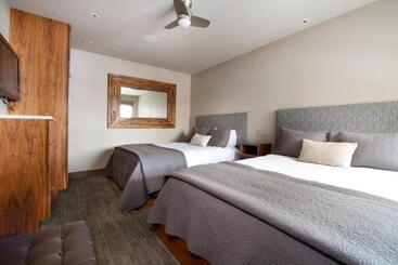 هتل Luxury 2 Bedroom Downtown Aspen Vacation Rental With Access To A Heated Pool, Hot Tubs, Game Room An