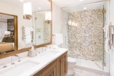 هتل Luxury 2 Bedroom Downtown Aspen Vacation Rental With Access To A Heated Pool, Hot Tubs, Game Room An