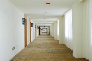 هتل Greentree Inn Tibet Nyingchi City Biji Shenshan