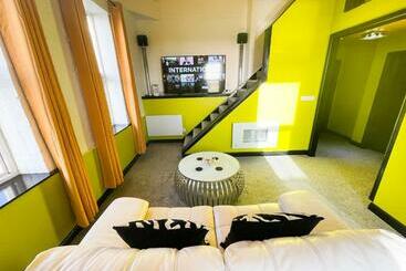 هتل Phoenix Apartments