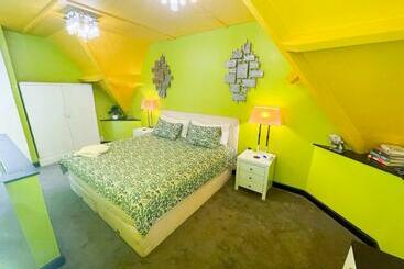 هتل Phoenix Apartments
