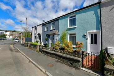 Free Parking   Heart Of The City   Superb Townhouse & Garden   Peaceful Area But Only 5min Walk To B