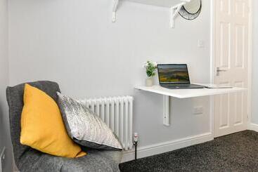 Free Parking   Heart Of The City   Superb Townhouse & Garden   Peaceful Area But Only 5min Walk To B