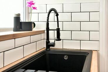 Free Parking   Heart Of The City   Superb Townhouse & Garden   Peaceful Area But Only 5min Walk To B