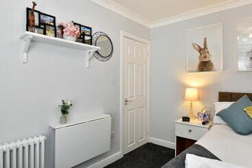 Free Parking Heart Of The City Superb Townhouse & Garden Peaceful Area But Only 5min Walk To B