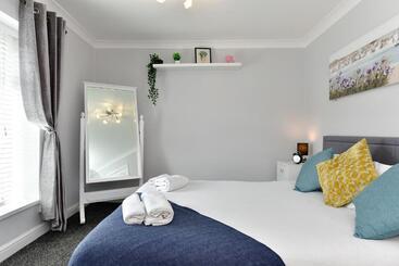 Free Parking   Heart Of The City   Superb Townhouse & Garden   Peaceful Area But Only 5min Walk To B