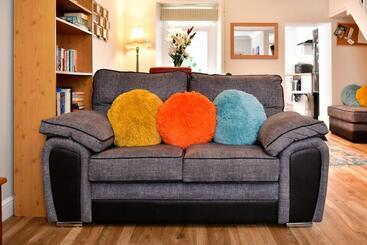 Free Parking   Heart Of The City   Superb Townhouse & Garden   Peaceful Area But Only 5min Walk To B