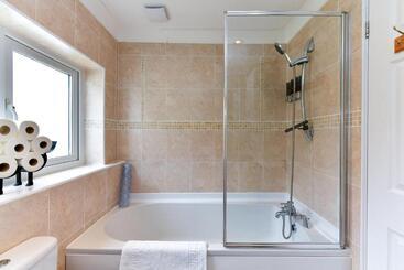 Free Parking   Heart Of The City   Superb Townhouse & Garden   Peaceful Area But Only 5min Walk To B