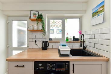 Free Parking   Heart Of The City   Superb Townhouse & Garden   Peaceful Area But Only 5min Walk To B