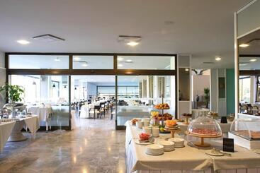 Suite 225 Golf H Promo Service Srl