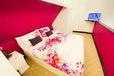 هتل Phoenix Apartments