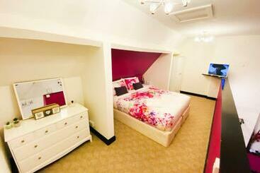 هتل Phoenix Apartments