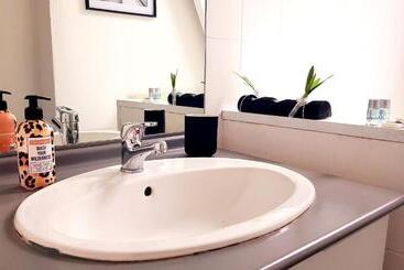 דירות לתיירים Le Chaudron D Or   41m2   Hyper Centre   Mezzanine   Clim   Wifi Hd