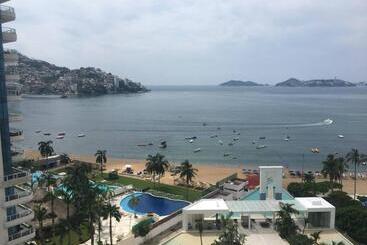 Luxury Apartment In Front Of Acapulco Beach