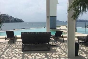 Luxury Apartment In Front Of Acapulco Beach
