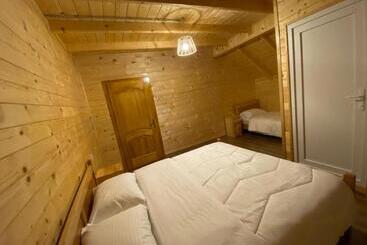 پانسیون Adenisi Guesthouse