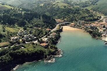 Plazuela Sta Catalina Ii En Mundaka Con Parking By Kabia Gestión