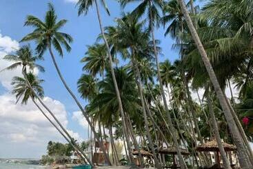 استراحتگاه The Legend Coco Beach
