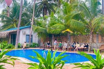 استراحتگاه The Legend Coco Beach