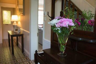 Riverdale House B&b