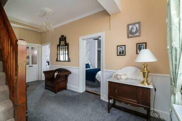 Riverdale House B&b