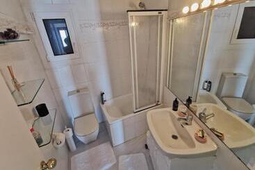 Spacious Seafront Apartment