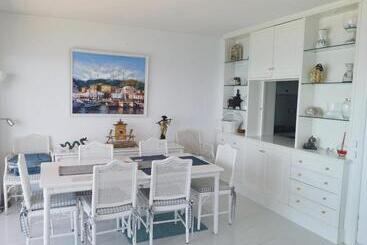 Spacious Seafront Apartment