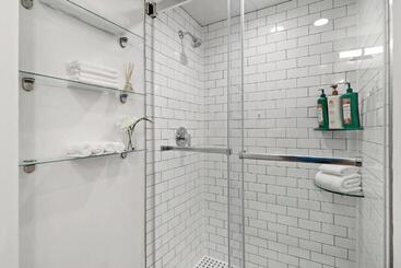 Stylish Studio Apartment With A Modern Kitchen Wilson 418