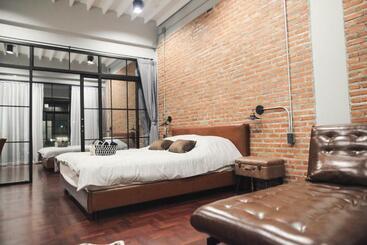 تختخواب و صبحانه Signature Coffee & Bed
