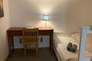 Edinb&b