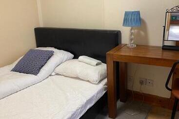 Edinb&b
